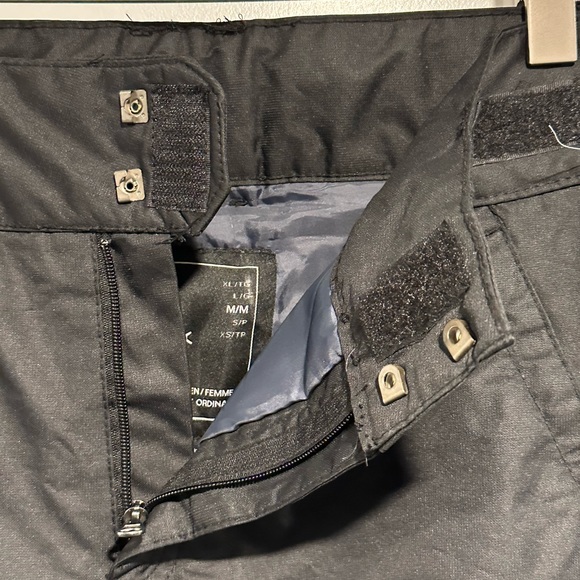 NWOT-ARCTIX Women's Insulated Snow Pants,medium - Picture 7 of 9